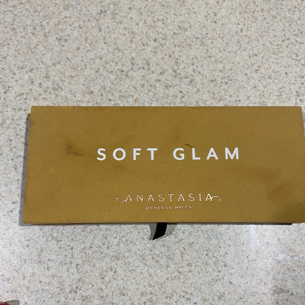 Anastasia soft Glam palette